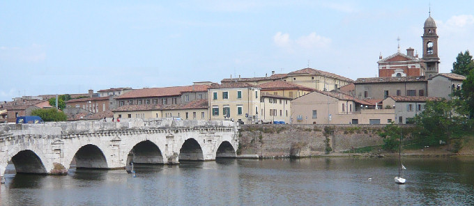 Tonte di Tiberio e Chiesa Santa Maria dei Servi