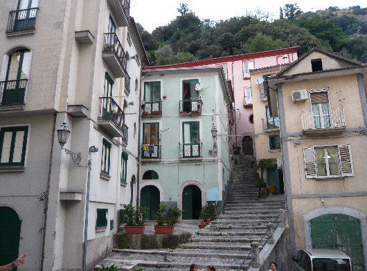 Centro cittadino di Campagna di fronte la Cattedrale