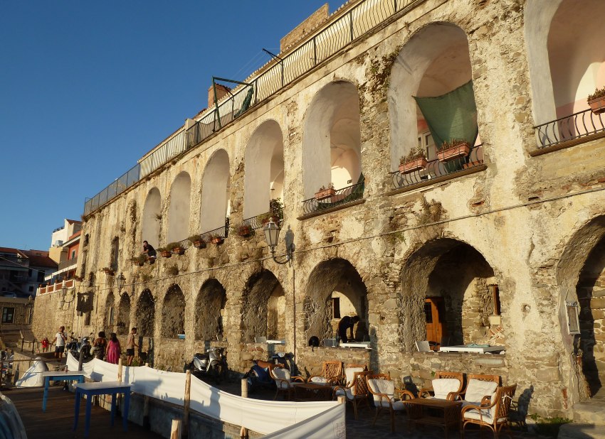 Porticato e Antico Approdo de Lu Traviersu