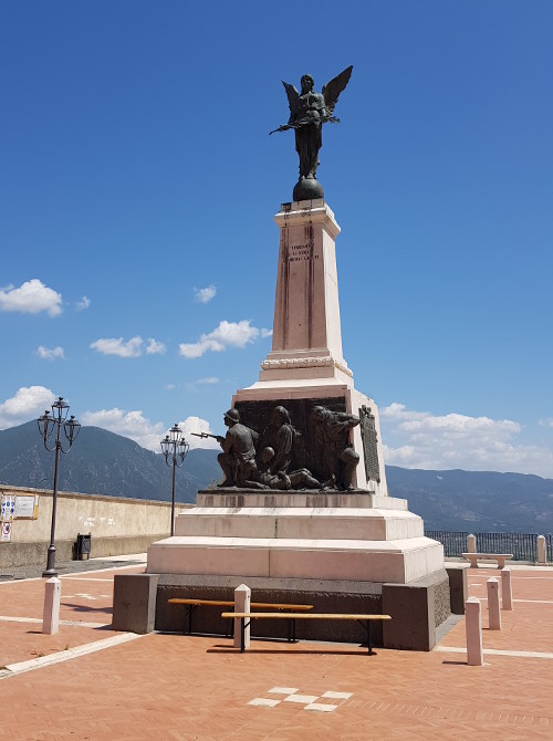 Monumento ai caduti di Teggiano