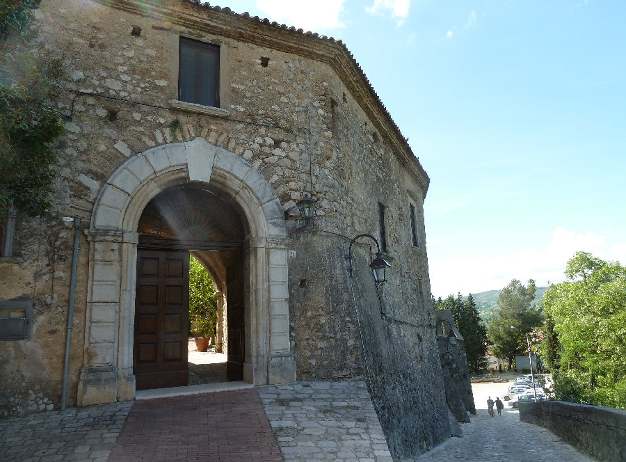 Auletta ingresso castello