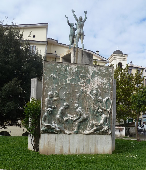 Avellino monumento ai caduti