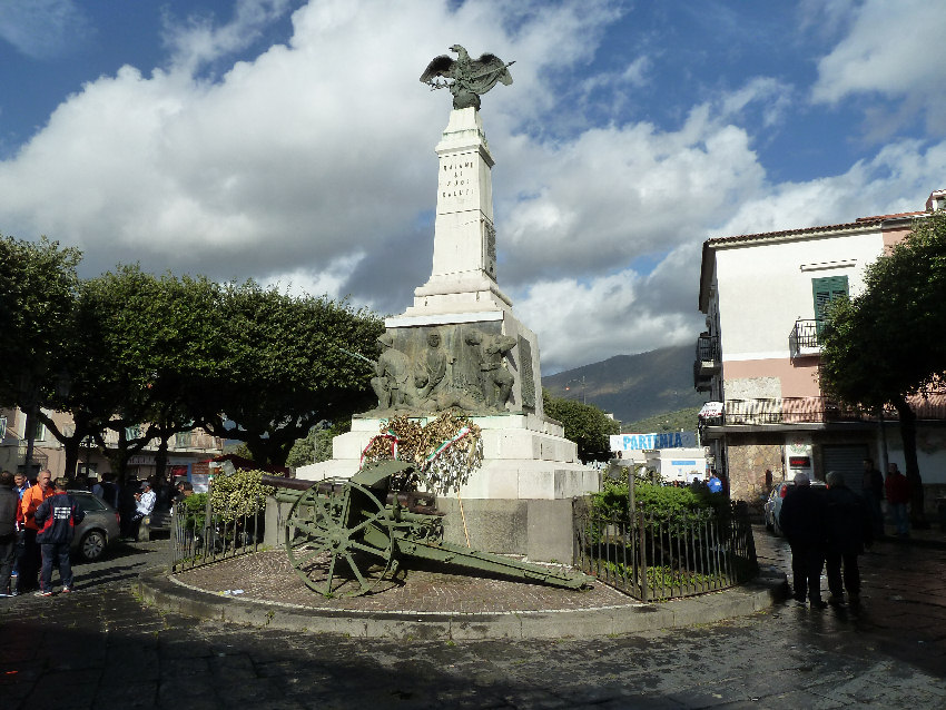 Baiano Piazza monumento cadut