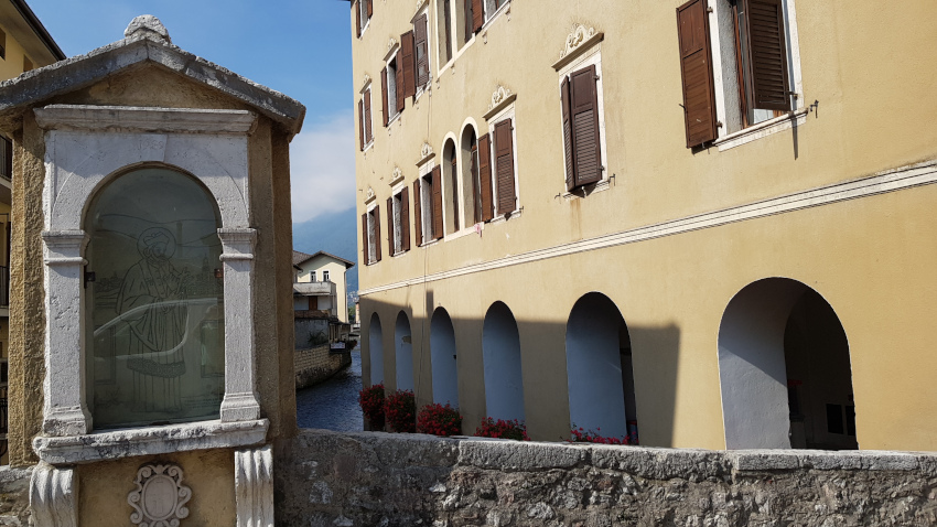 Borgo Valsugana Ponte Veneziano con edicola con San_Rocco