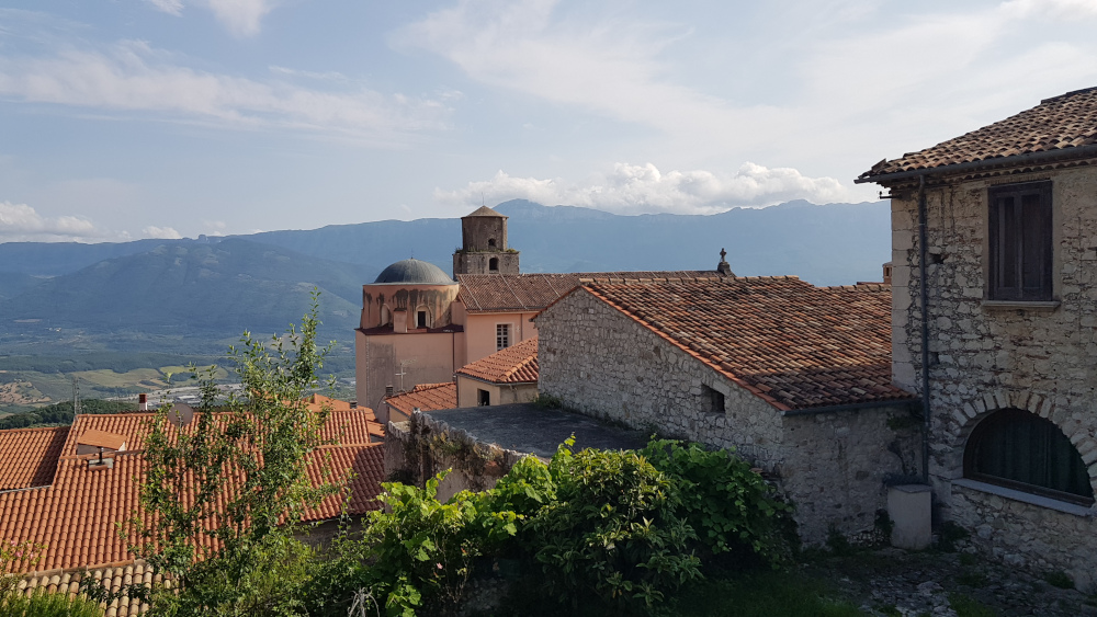 Scorcio di Buccino con Chiesa Santa_Maria_Assunta