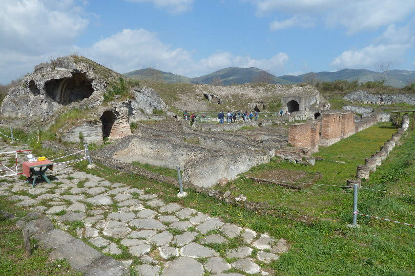 Cales Teatro romano Calvi_Risorta