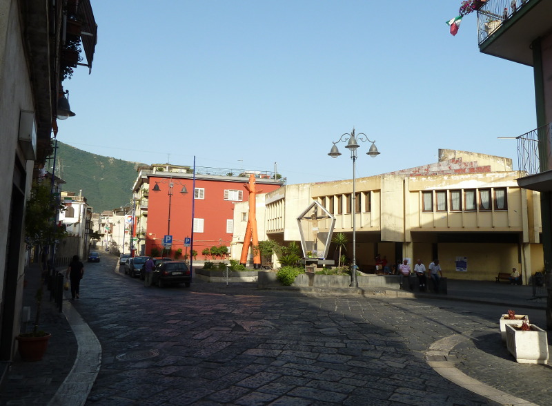 Casola di Napoli incrocio via Roma con via Gesini