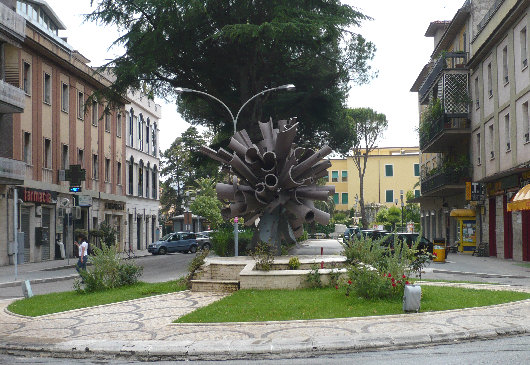 Piazza XIV Febbraio e monumento della Pace di Cassino