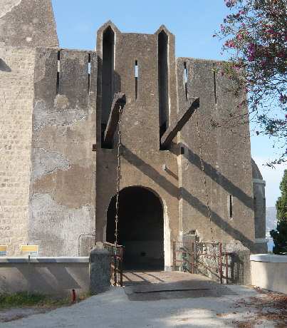Ponte levatoio del Castello di Baia