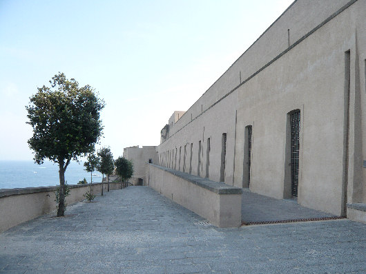 Rampa IV novembre del Castello di Baia