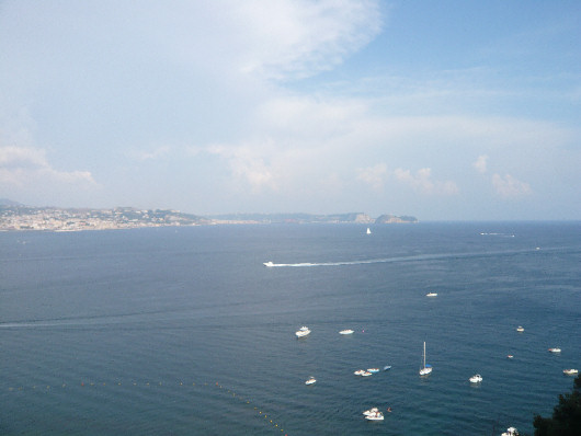 Veduta panoramica sul golfo di Napoli dal Castello di Baia