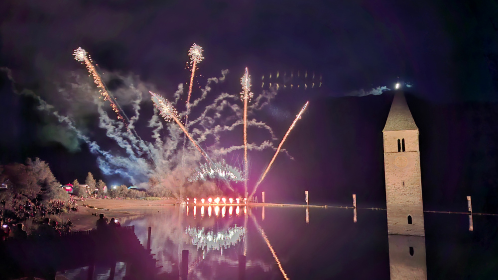 Fuochi d'artificio al Campanile di Curon Venosta