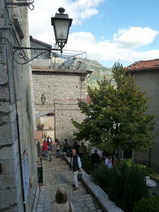 Cusano Mutri Piazza Monsignor Tommasiello