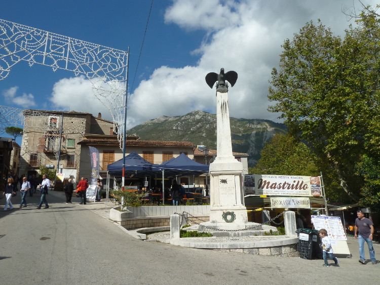Cusano Mutri monumento ai caduti