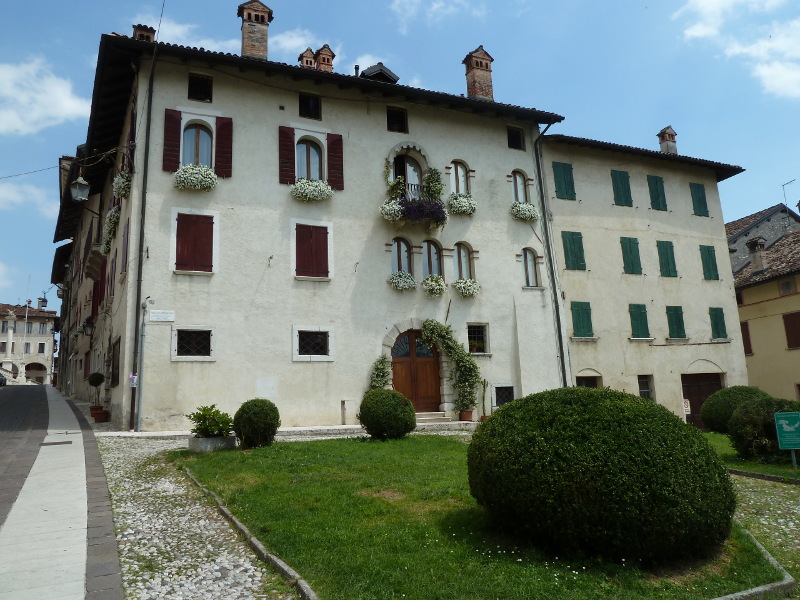Feltre Largo in via Mezzaterra