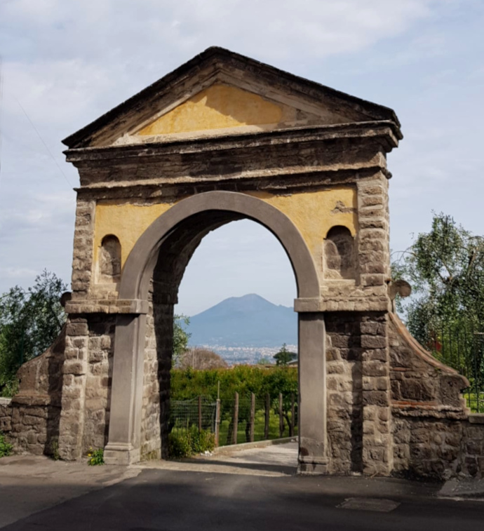 Arco neoclassico Masseria Cardone