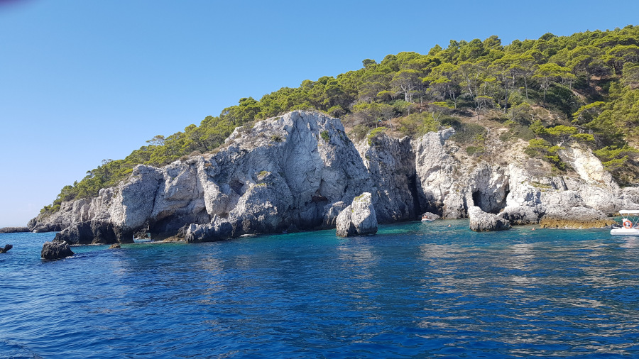 Isole Tremiti foto scogliera San Domino