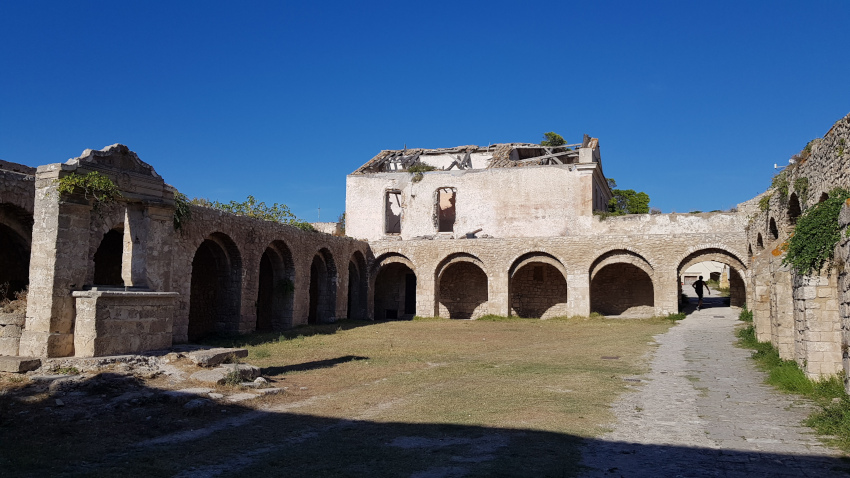 Isole_Tremiti Ruderi del complesso abbaziale in via Diomede di Isola_di_SanNicola