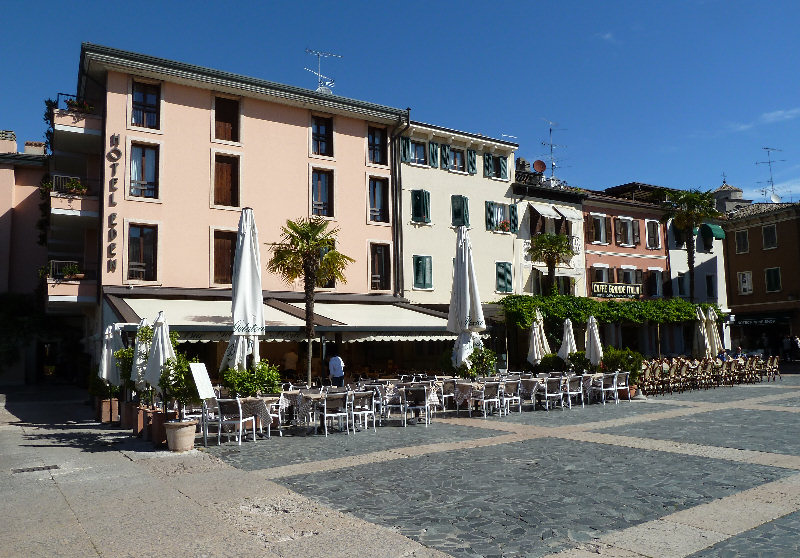 Sirmione Piazza_Carducci