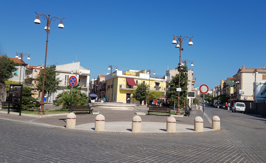 Lesina Piazza Attili Armando Lombardi