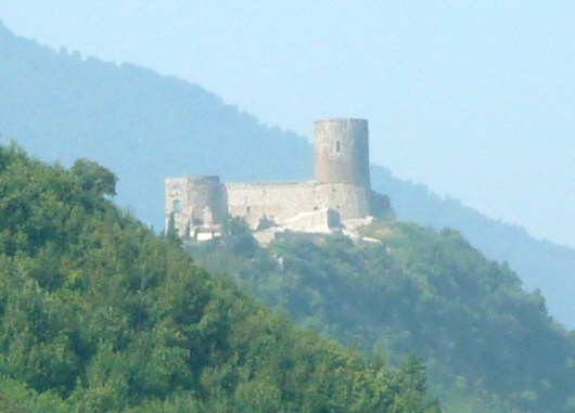 Castello di Lettere visto da Angri