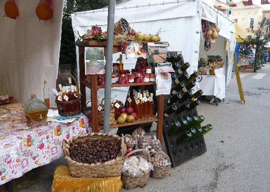 Uno stand della Sagra della Mela_Annurca a Valle_di_Maddaloni