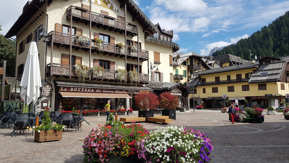 Madonna_di_Campiglio Piazza Righi