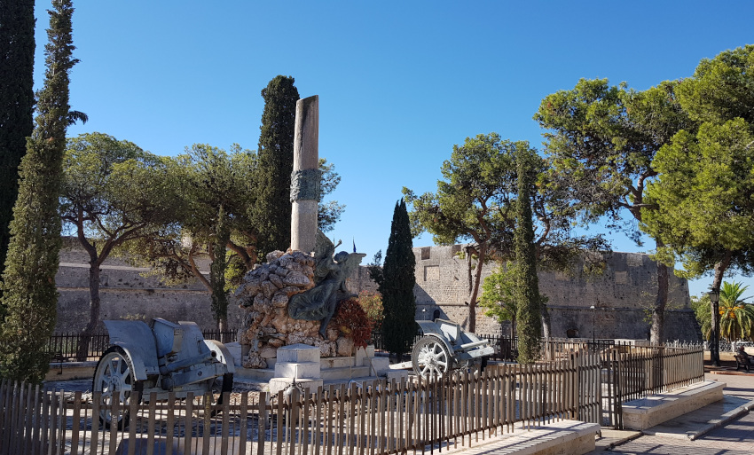 Manfredonia monumento ai caduti