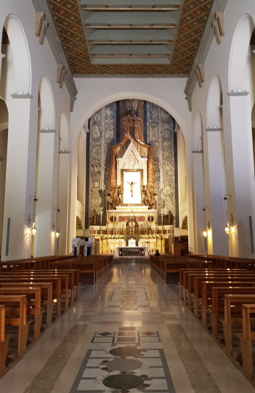 interno della basilica cattedrale di Montevergine