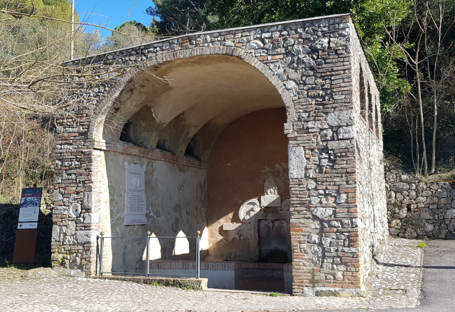 Fonte Feronia di Narni.jpg