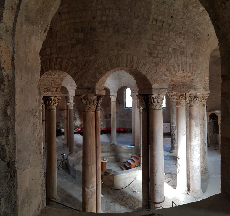 Nocera Superiore immagine interno Battistero