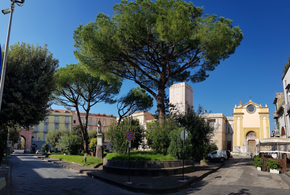 Nola Piazza Giordano Bruno