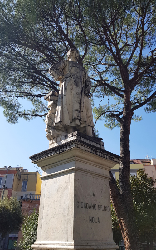 Nola Piazza Giordano Bruno
