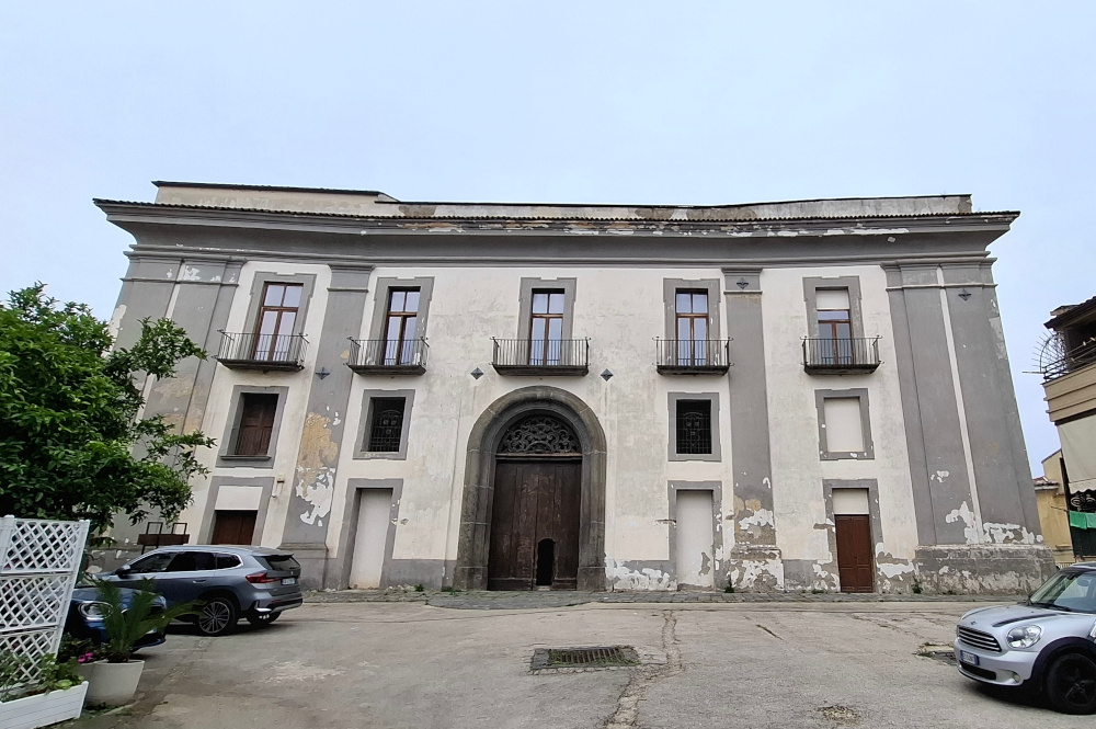 Palazzo Ducale di Parete foto frontale
