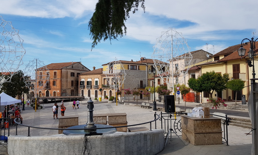 Pesco Sannita foto piazza Umberto I
