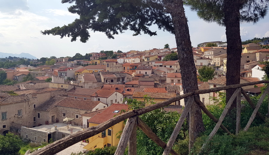 Pietrelcina foto veduta del borgo
