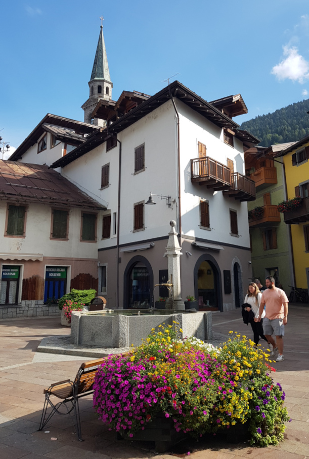 Pinzolo Piazza Collini