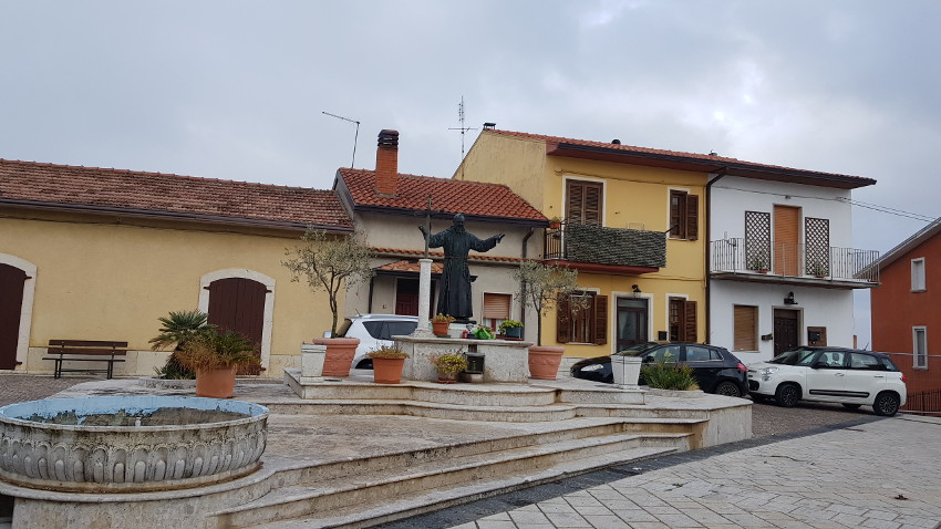 Sant'Angelo all'Esca Piazza San Pio da Pietrelcina