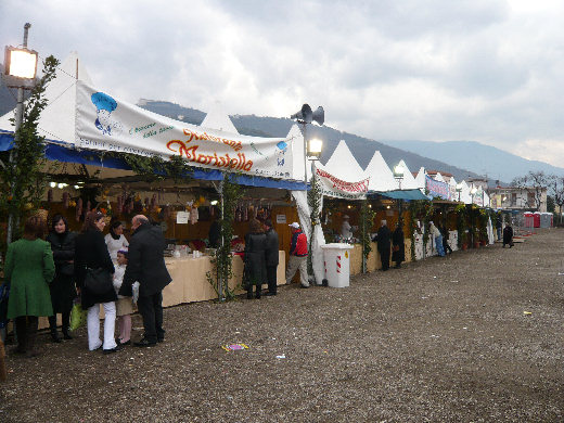 Stands della sagra della porchetta di Sant'Antonio Abate