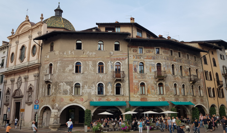 Palazzi del 500 in piazza Duomo a Trento