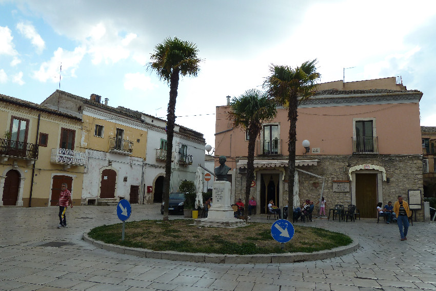 Piazza_municipio di Venosa