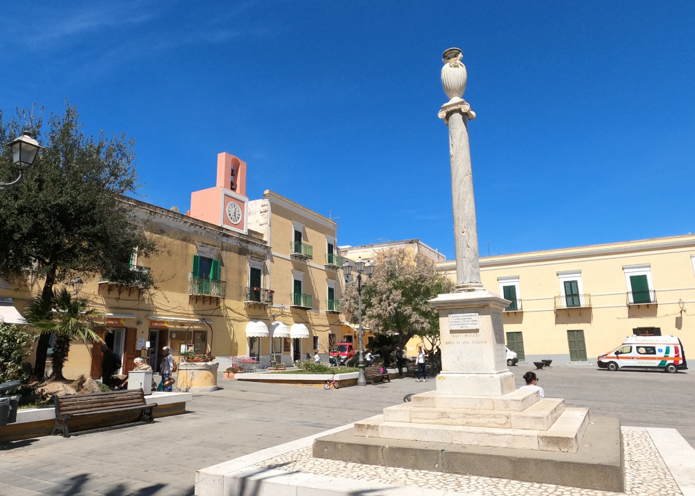 Ventotene Piazza Castello