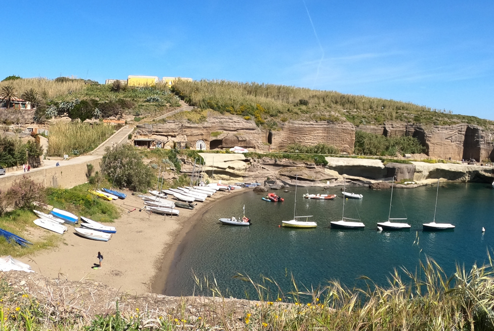 Ventotene spiaggia di Cala Rossano