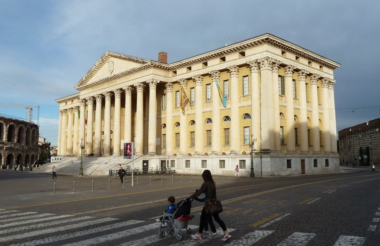 Palazzo_Barbieri in Piazza_Bra