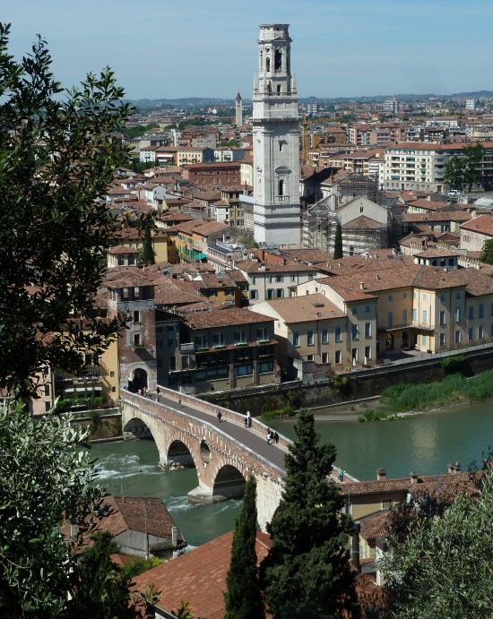 Ponte_Pietra visto dal castello