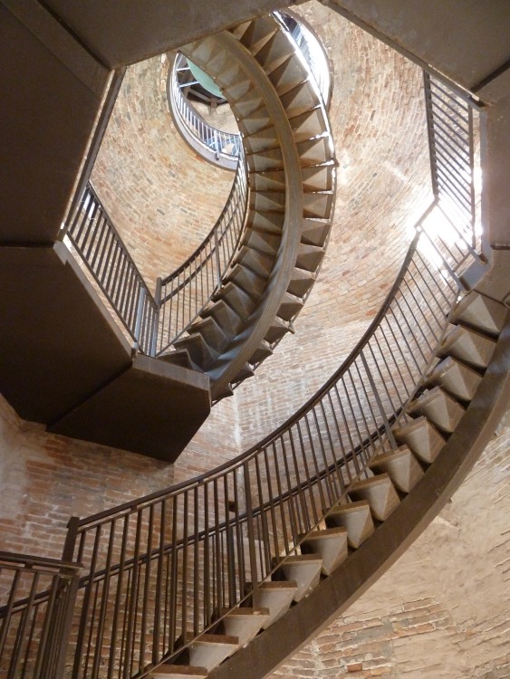 Scalinata interna Torre_Lamberti