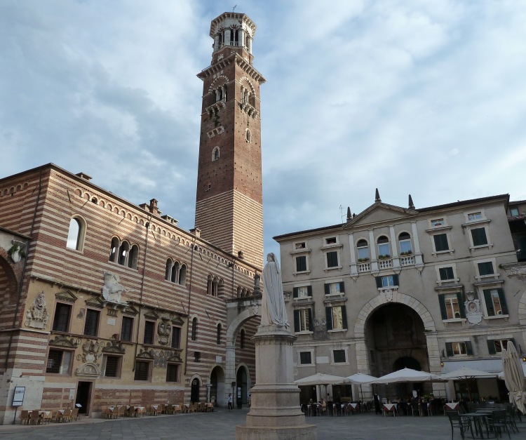 Torre_Lamberti vista da Piazza_dei_Signori