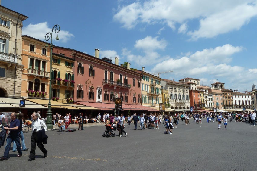Verona Piazza Bra Liston
