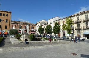 Isernia Piazza_della_Repubblica