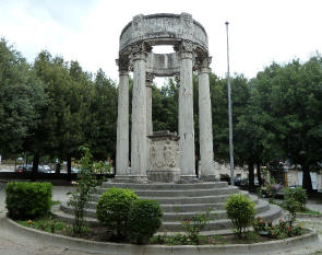 Monumento_ai_caduti di Isernia